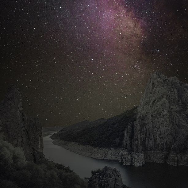 Cielo estrellado sobre el Salto del Gitano, Parque Nacional de Monfragüe